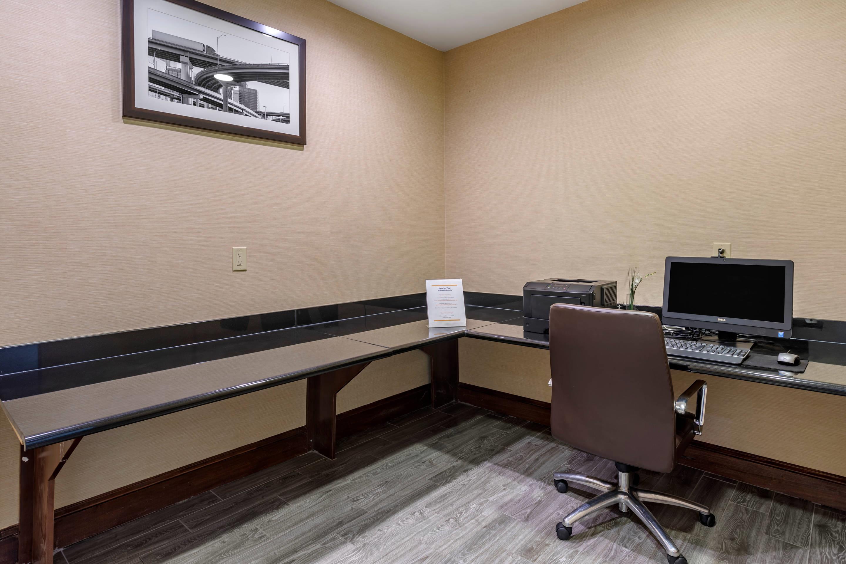 Business center | Comfort Suites Olive Branch West