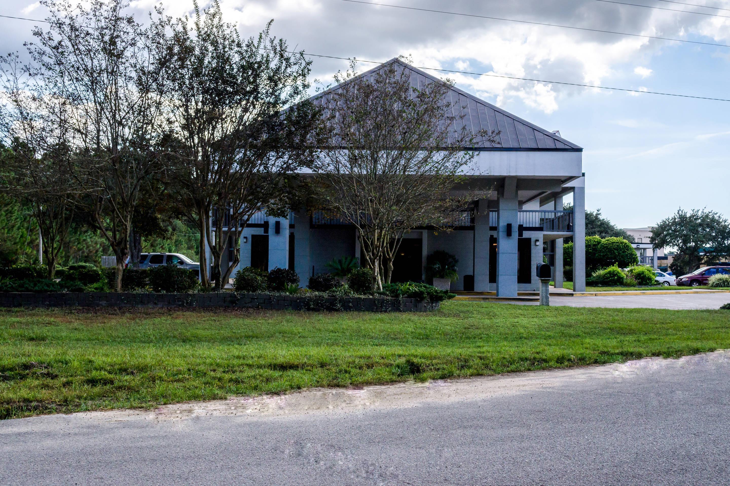 Hotel exterior | Quality Inn Moss Point