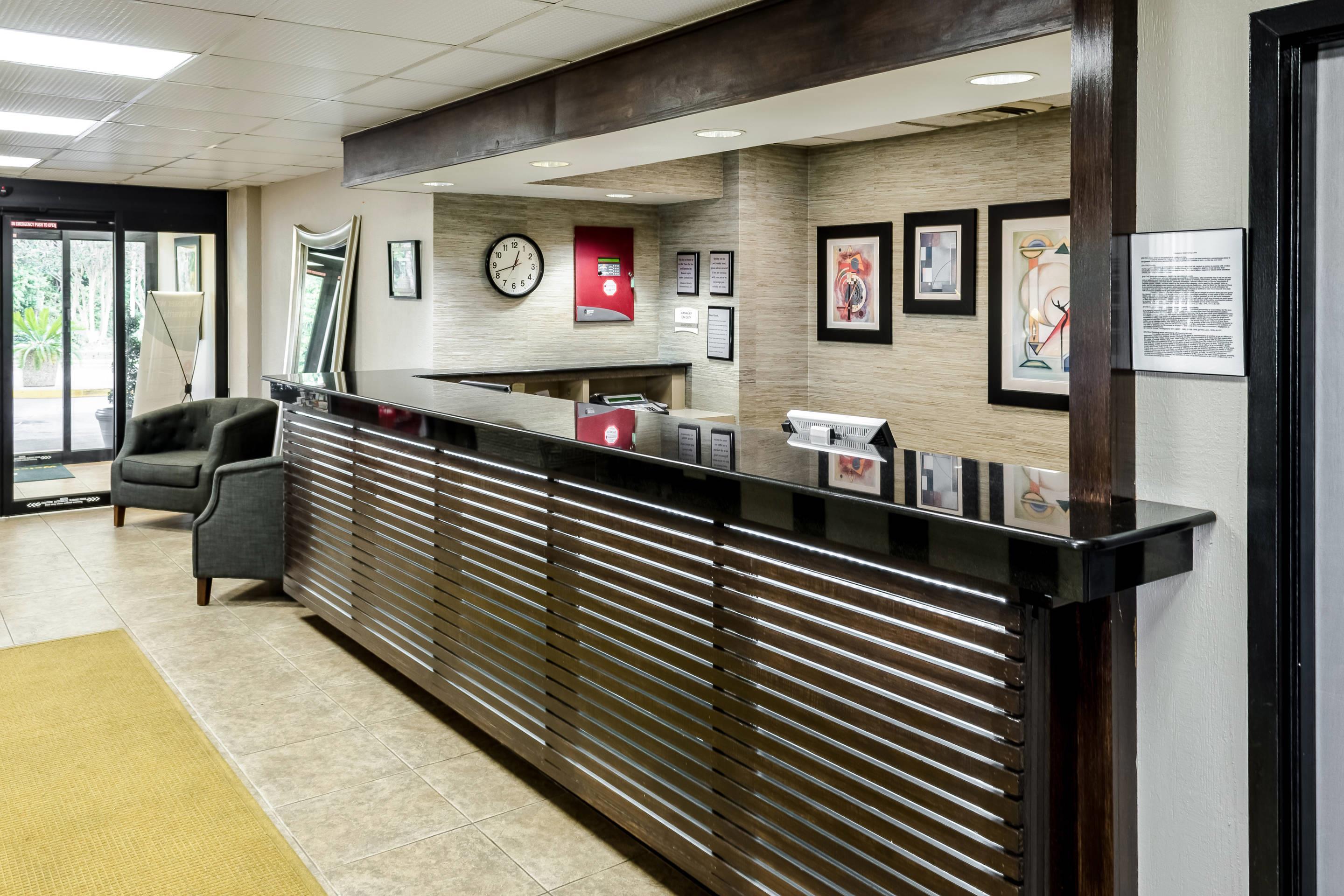 Front desk | Quality Inn Moss Point