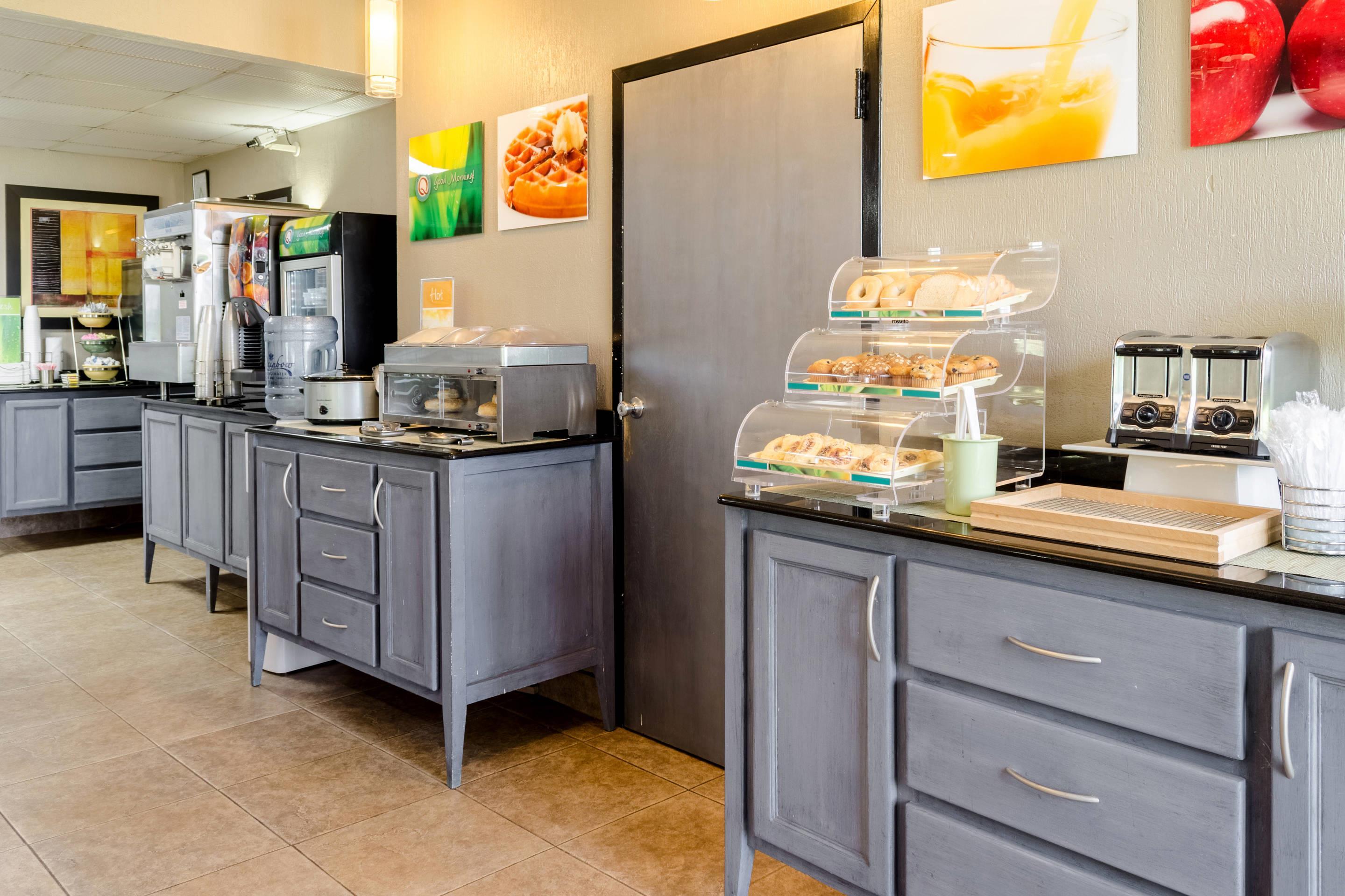Breakfast counter | Quality Inn Moss Point