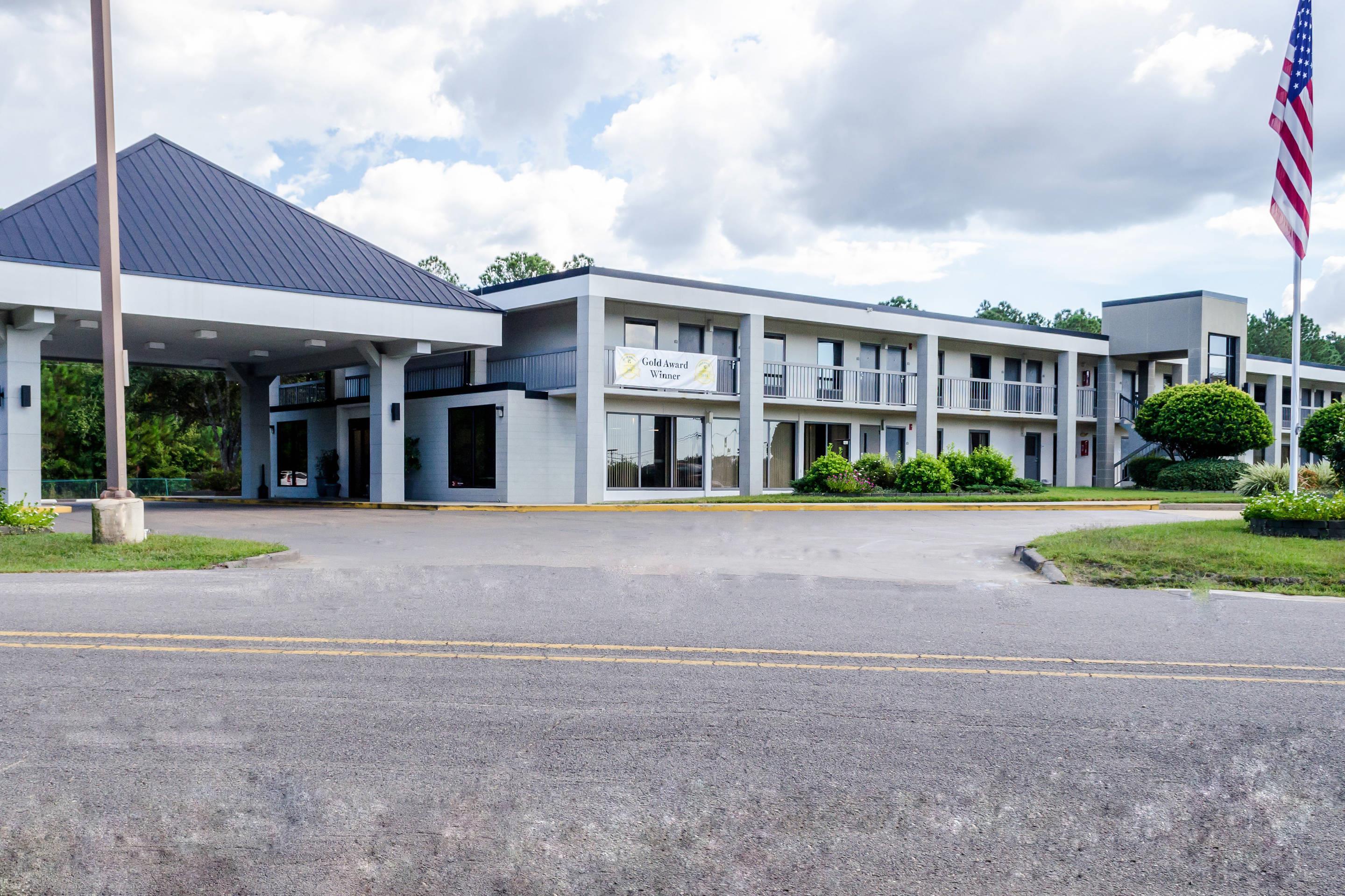Hotel exterior | Quality Inn Moss Point