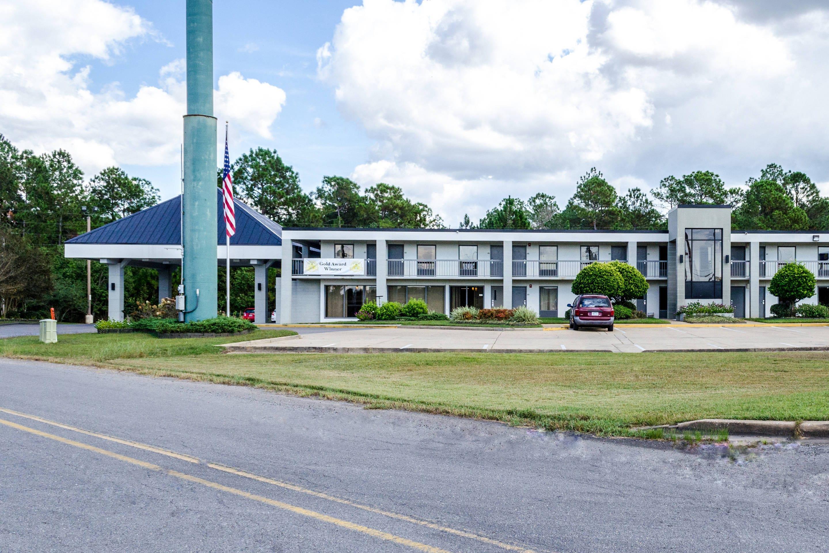 Hotel exterior | Quality Inn Moss Point