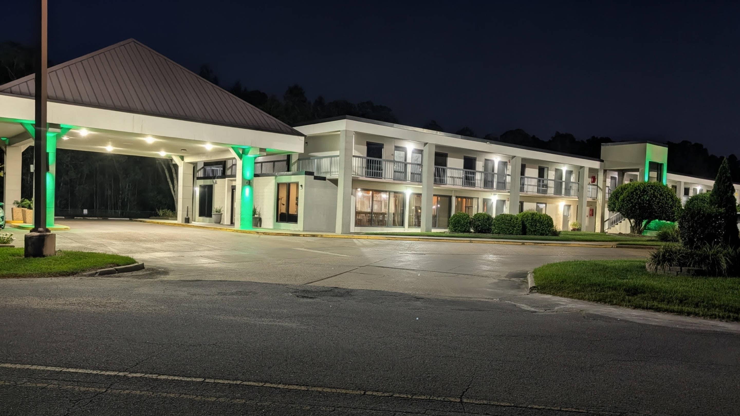 Hotel exterior | Quality Inn Moss Point