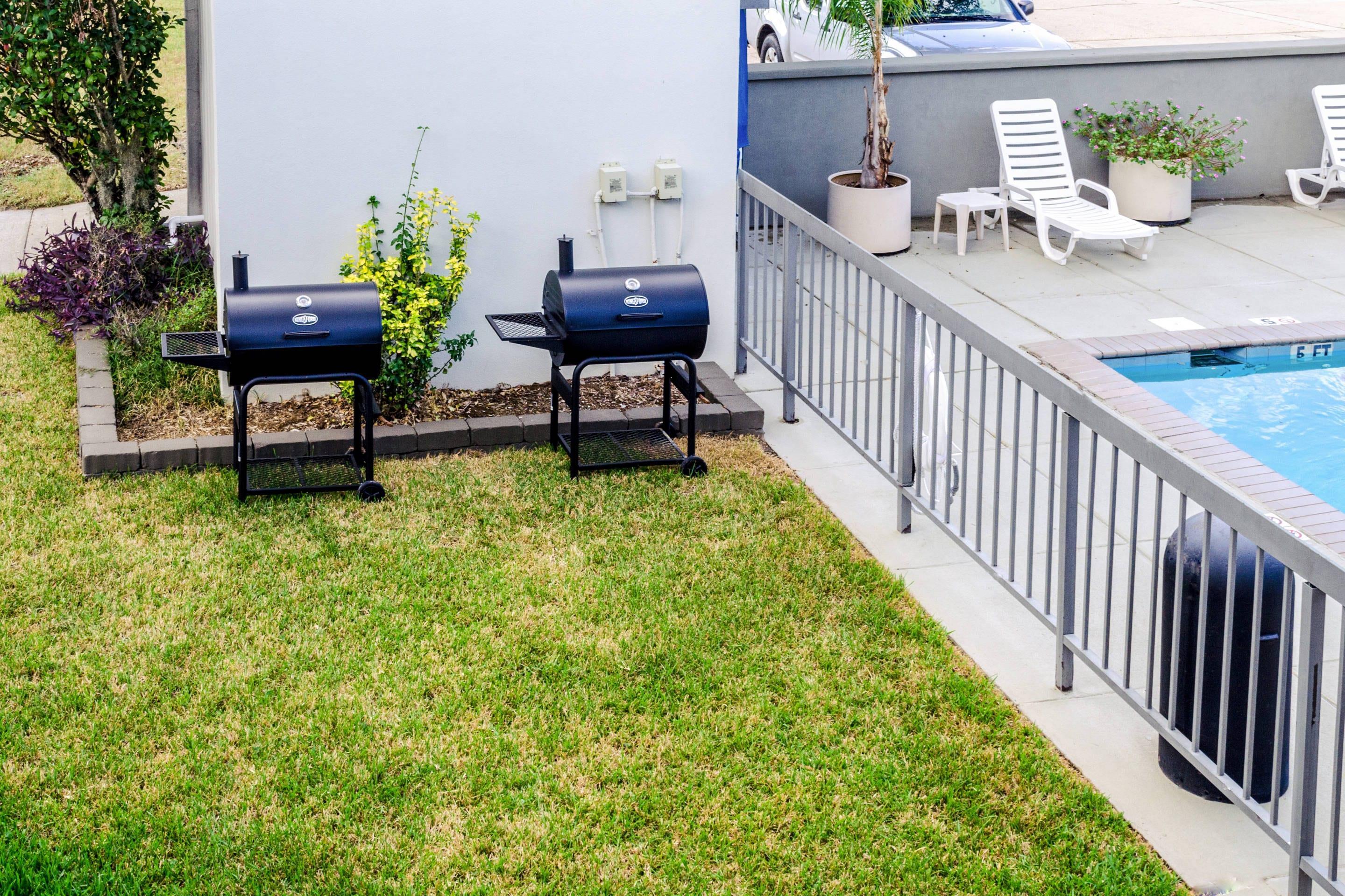 Barbecue area | Quality Inn Moss Point