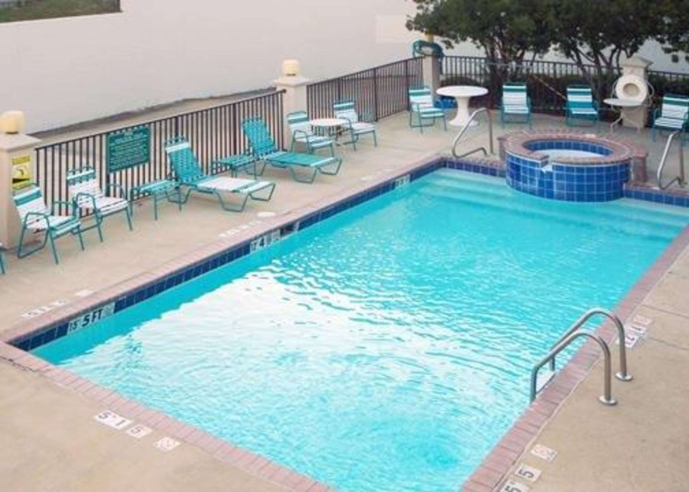 Outdoor pool with sundeck | Quality Inn & Suites