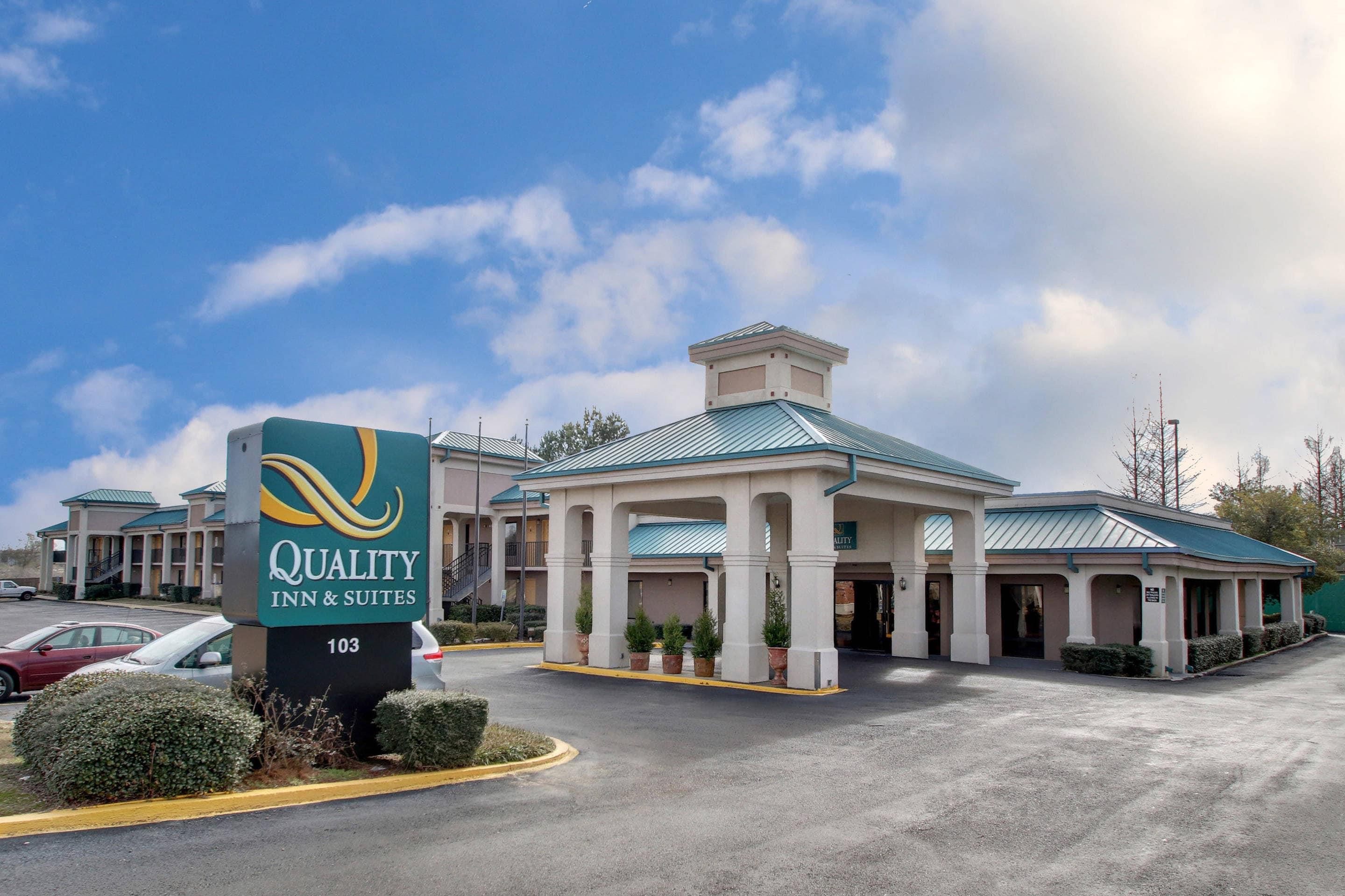 Hotel near New Stage Theatre | Quality Inn & Suites