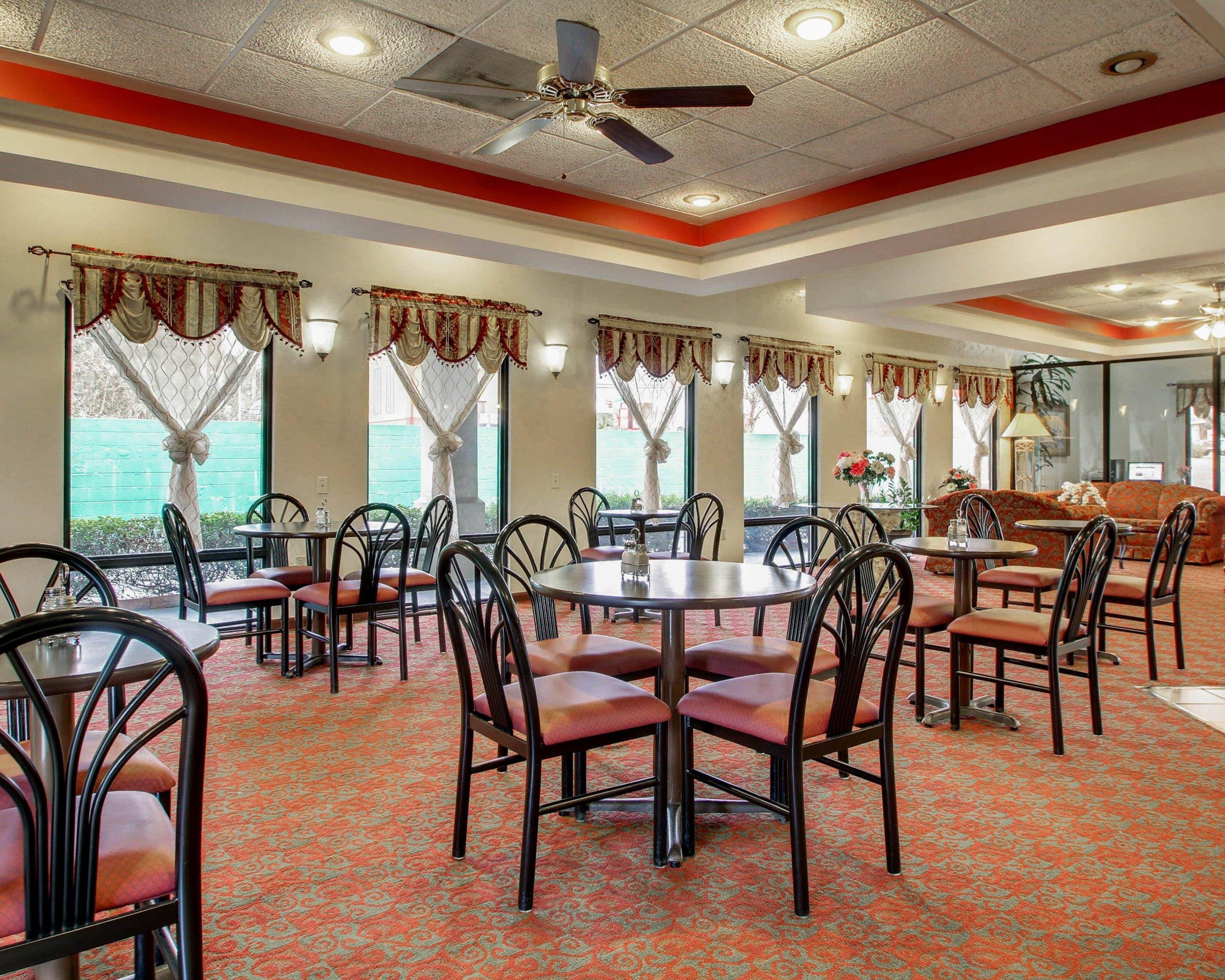 Breakfast sitting area | Quality Inn & Suites