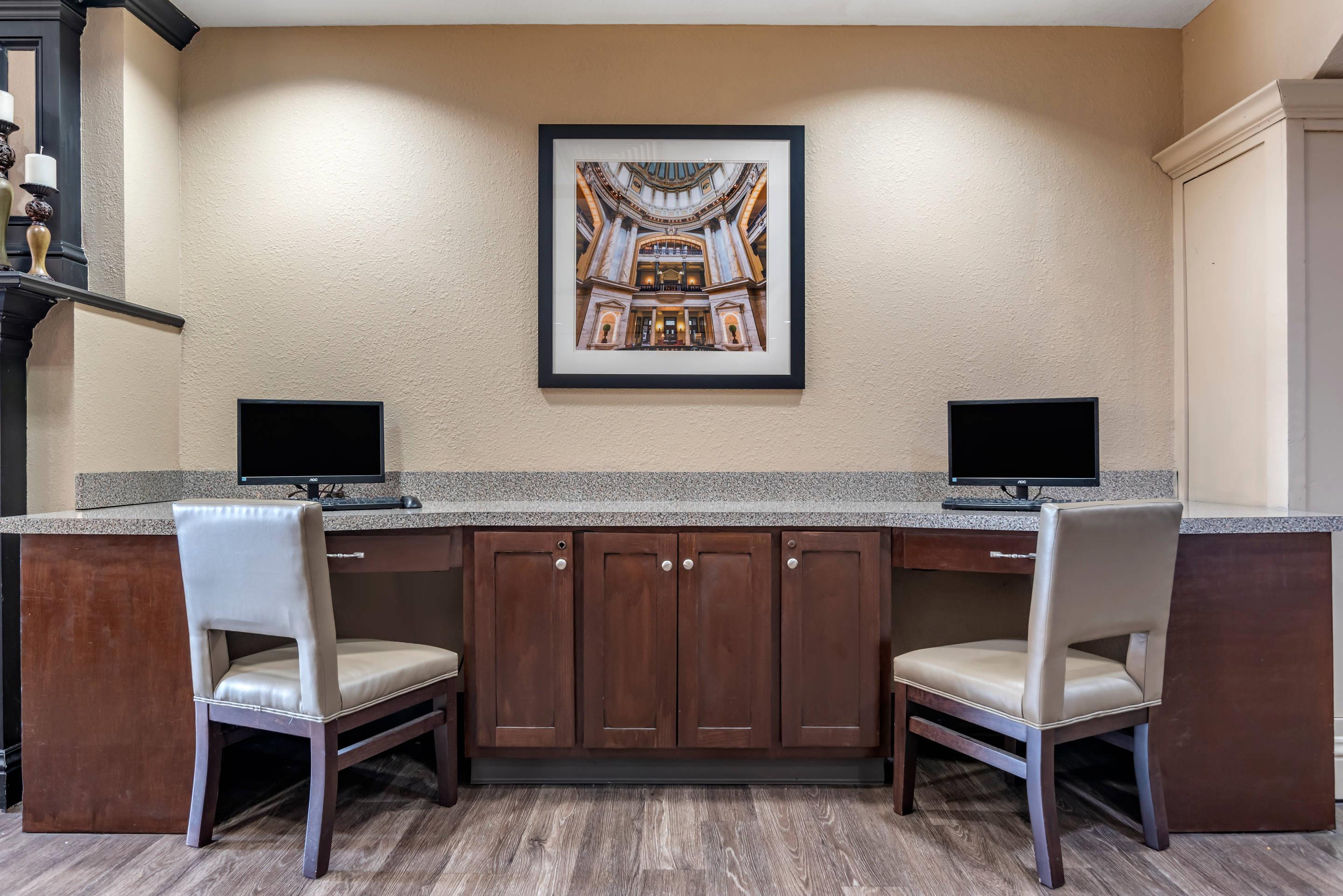 Business center | Comfort Inn And Suites