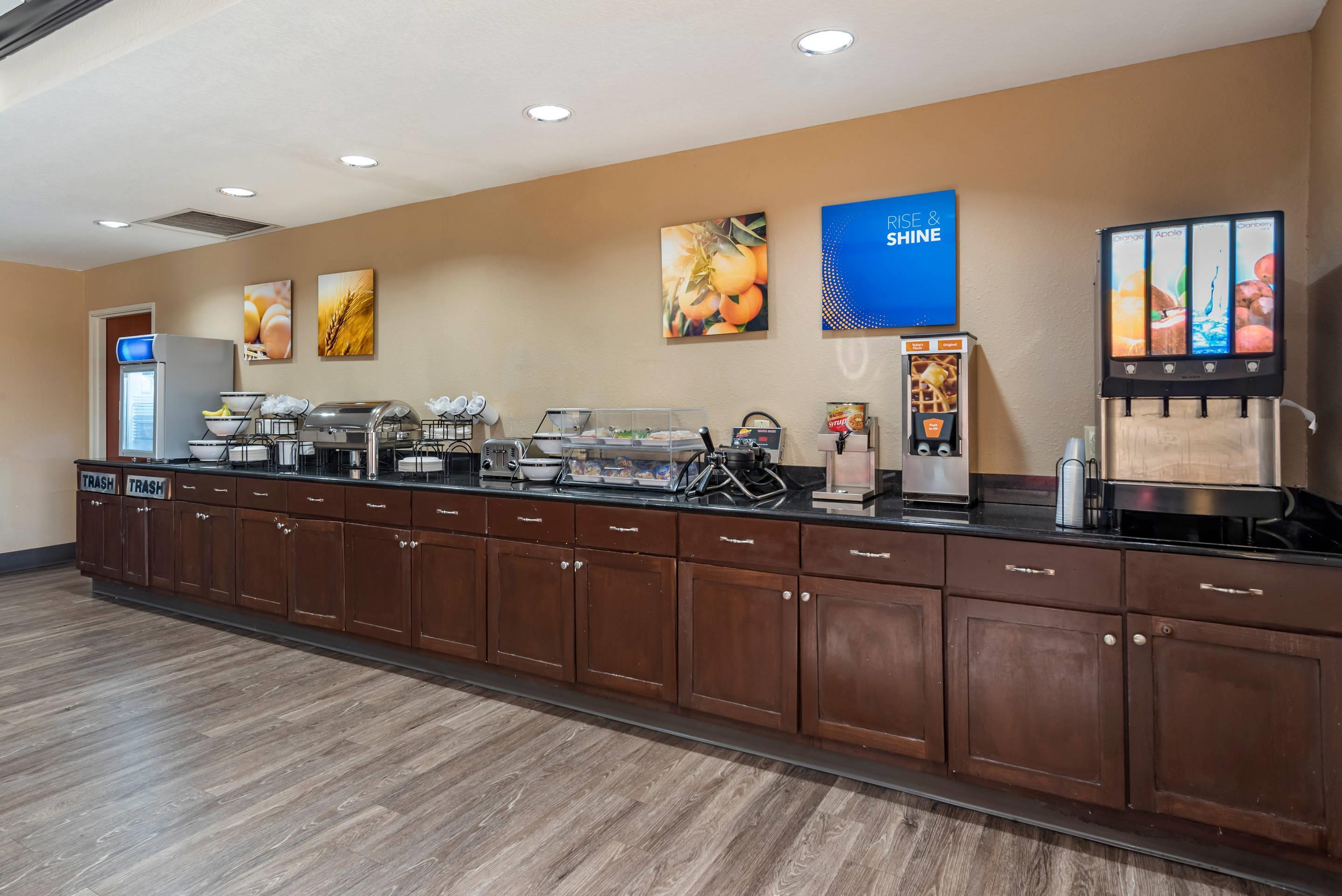 Breakfast counter | Comfort Inn And Suites