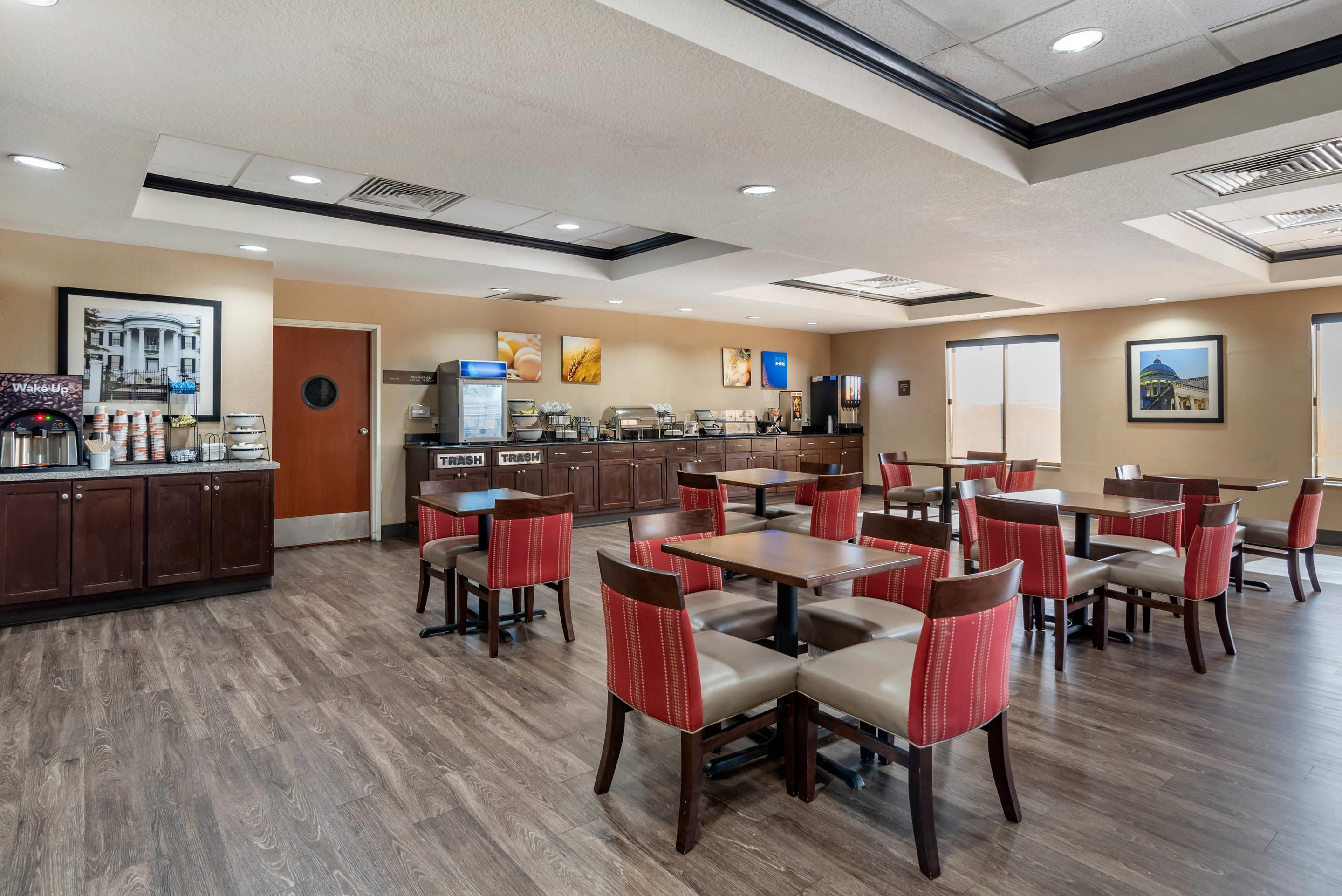 Breakfast area | Comfort Inn And Suites