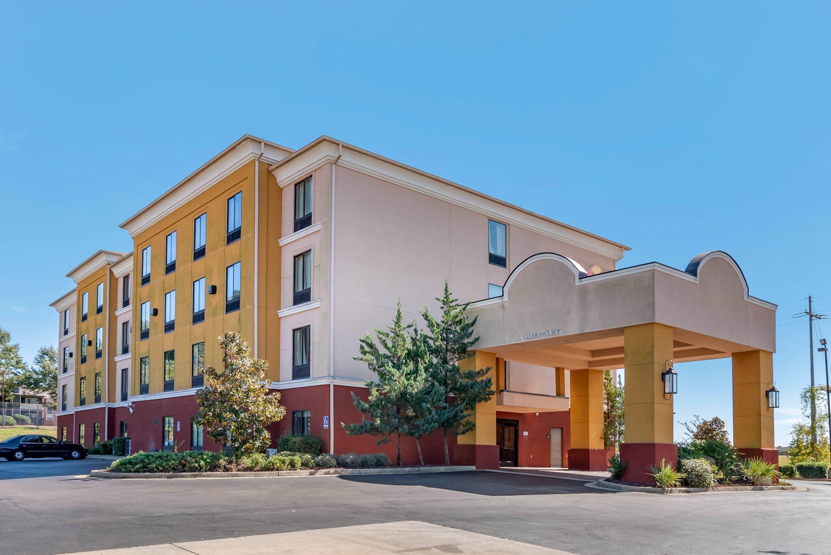 Hotel exterior | Comfort Inn And Suites