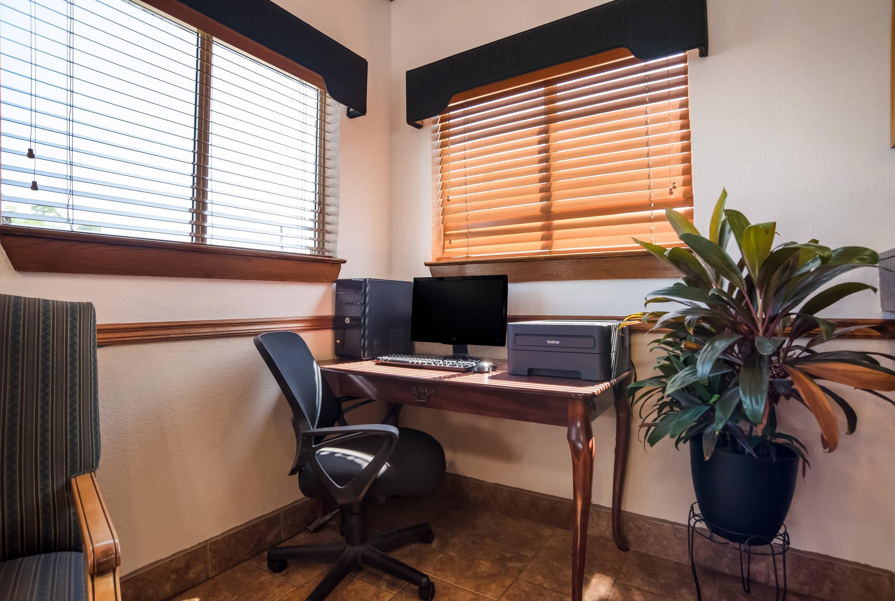Business center | Suburban Studios Biloxi North Area