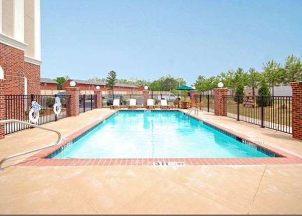 Pool - Comfort Suites Airport Flowood