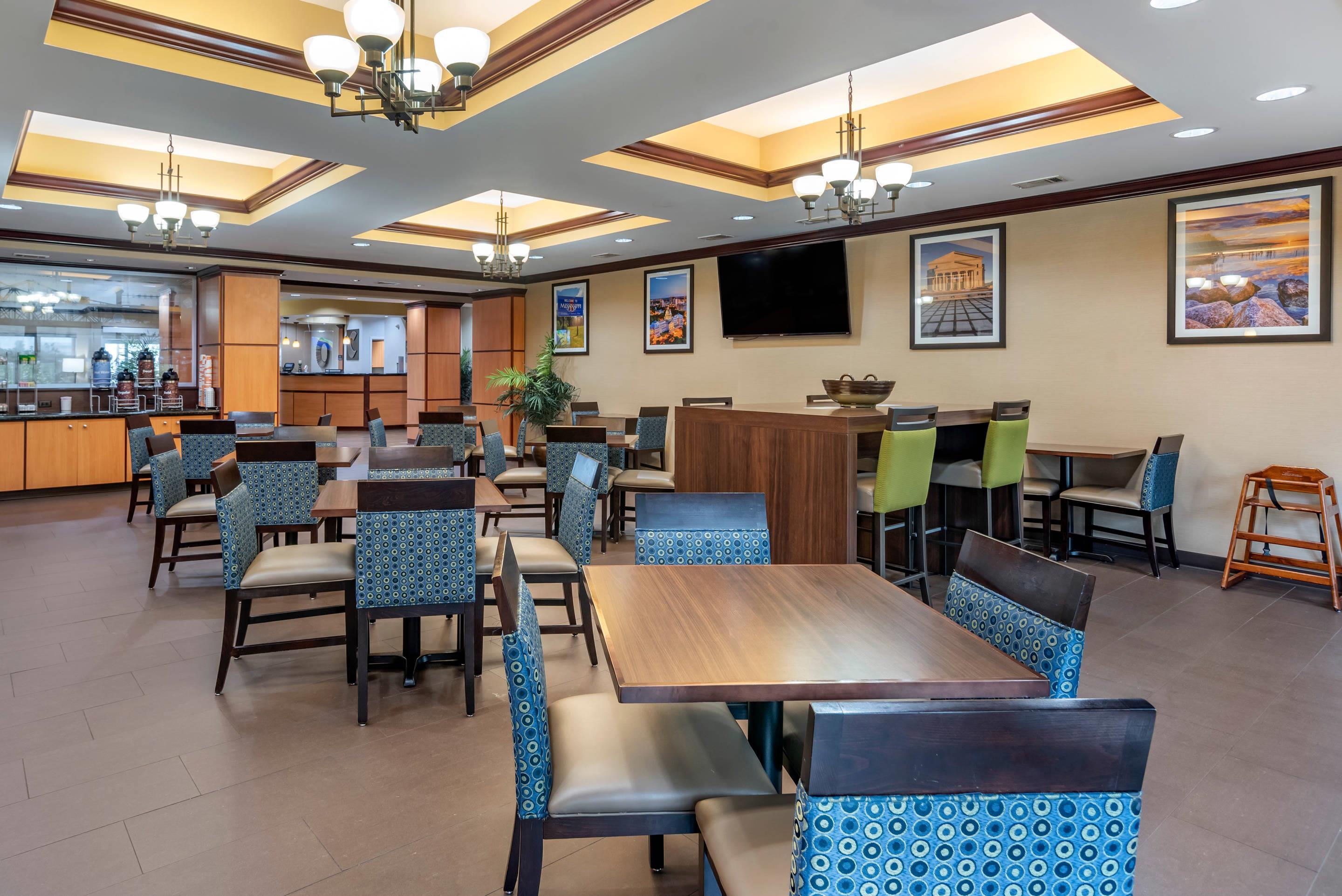 Breakfast area | Comfort Suites Vicksburg