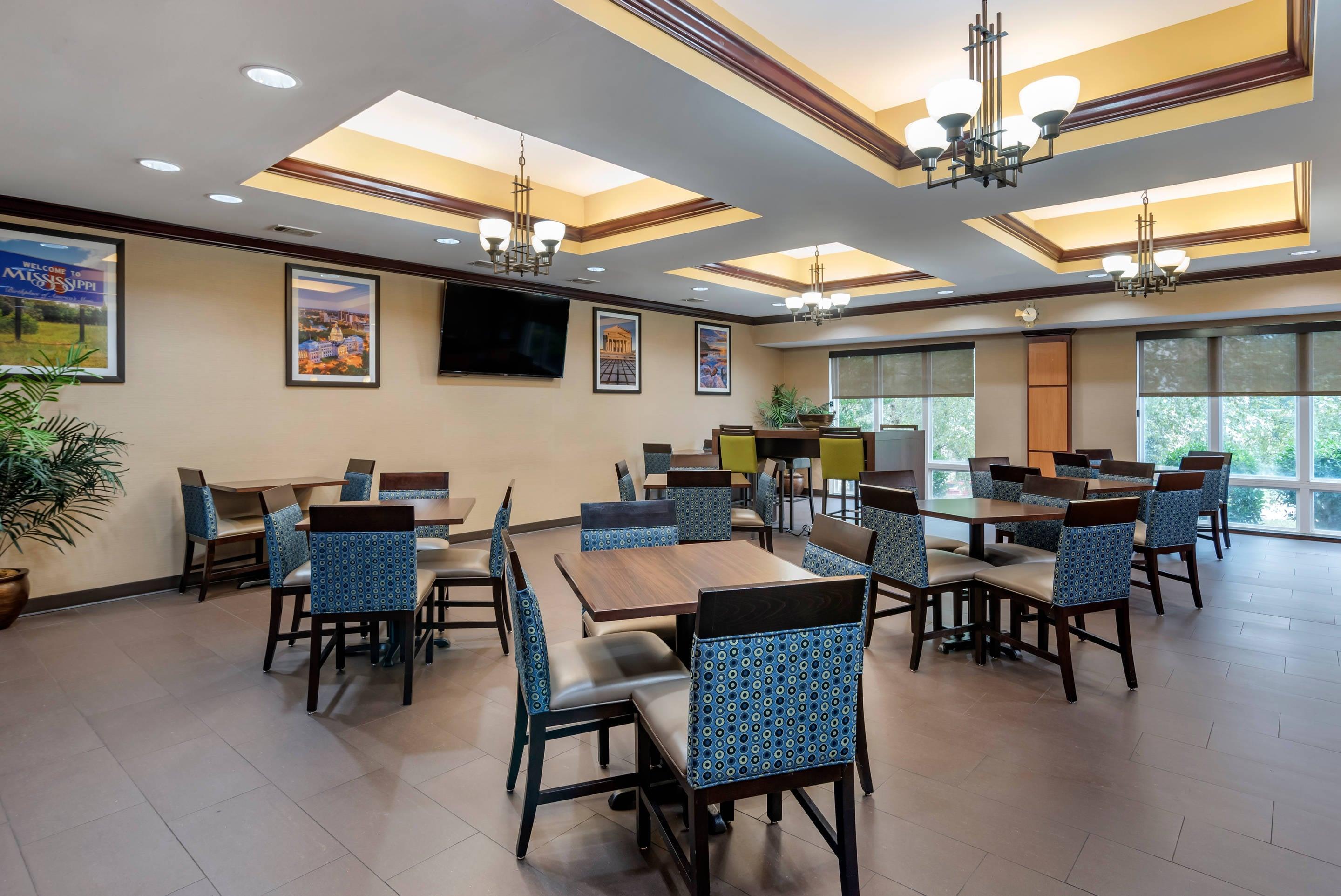 Breakfast area | Comfort Suites Vicksburg