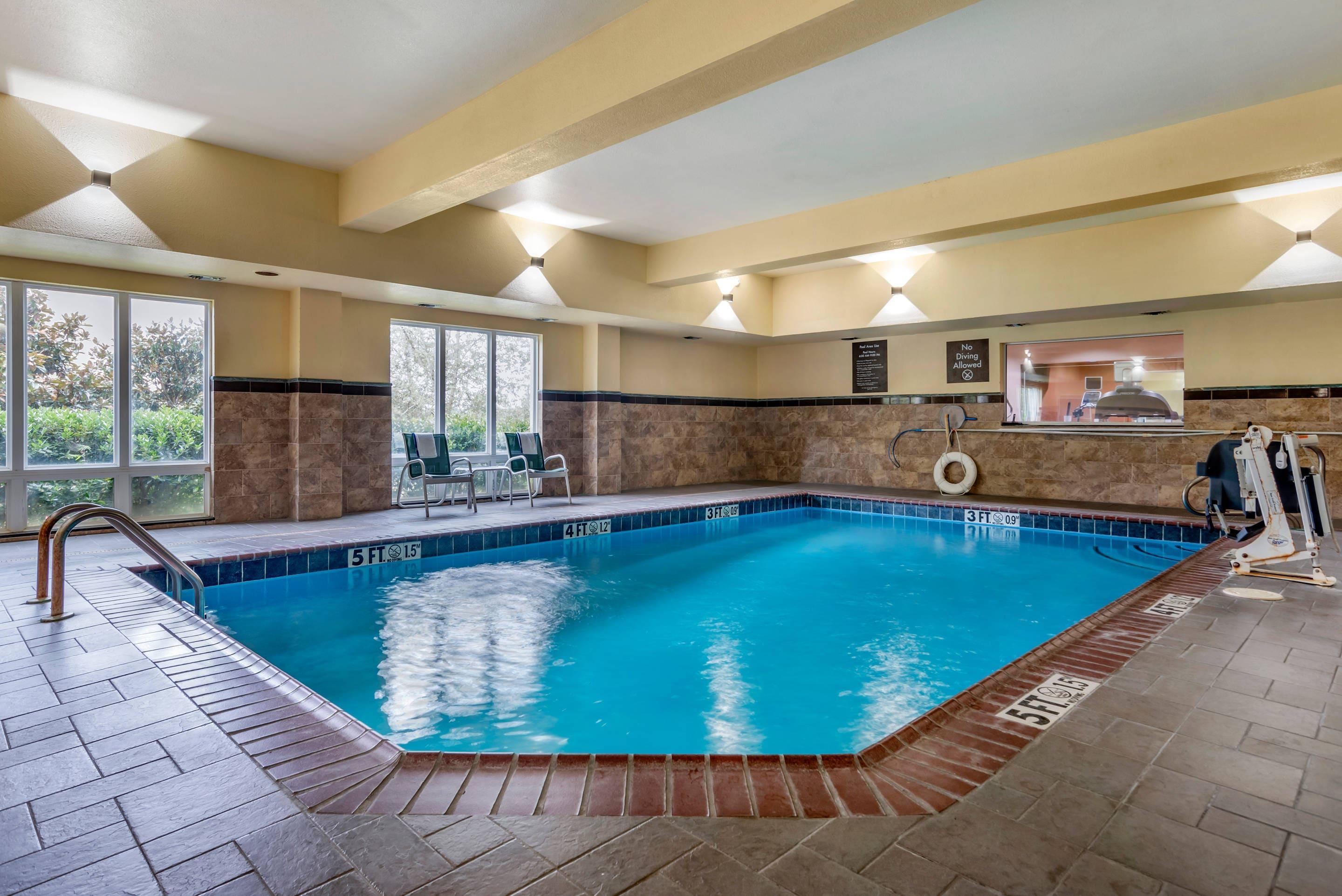 Indoor pool | Comfort Suites Vicksburg