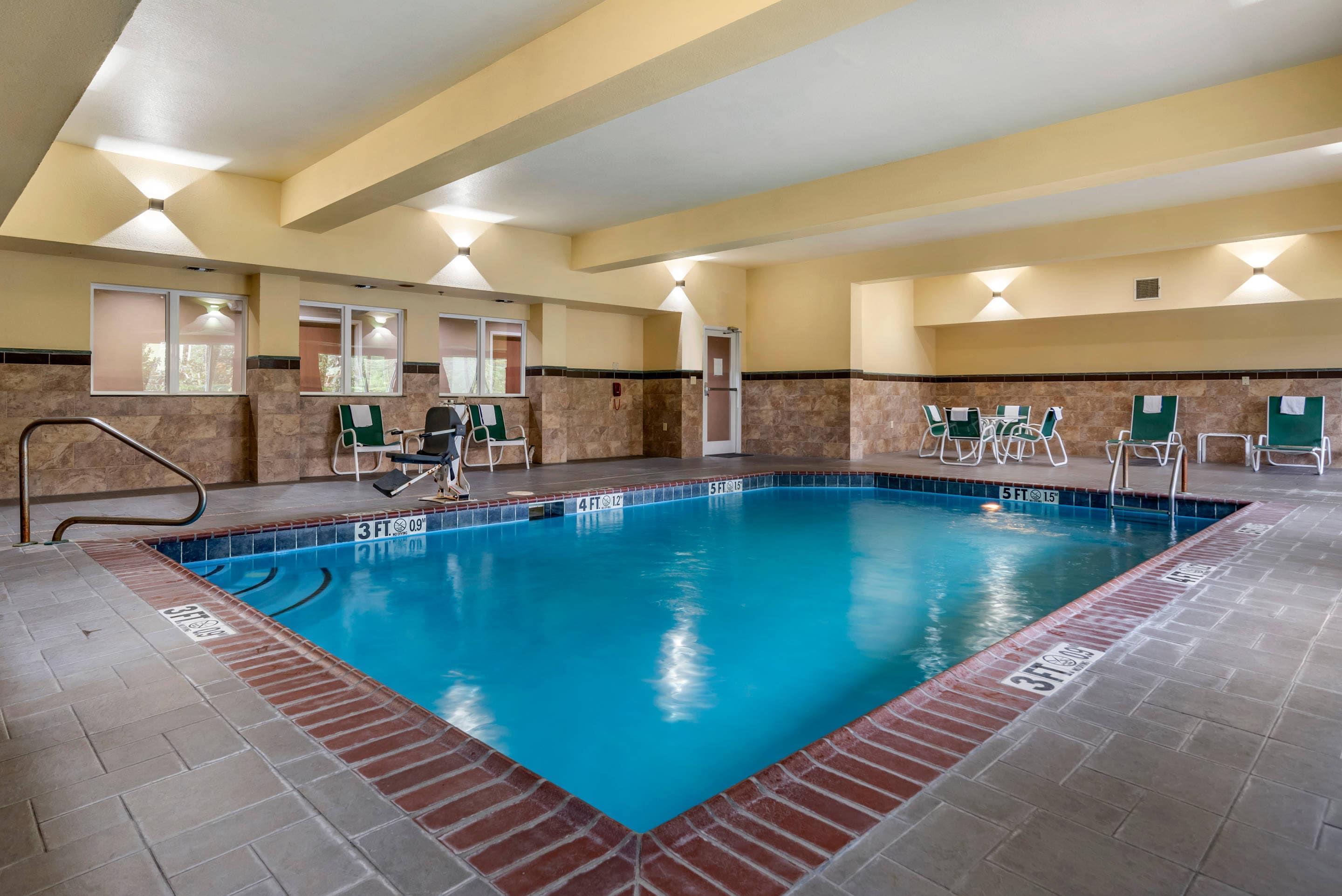 Indoor pool | Comfort Suites Vicksburg
