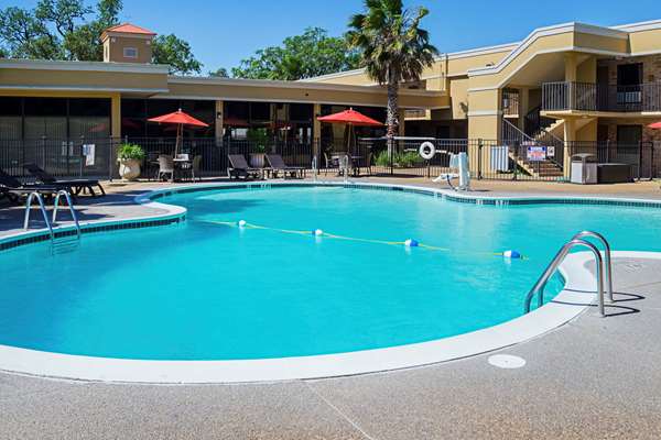 Pool - Quality Inn Beach Biloxi