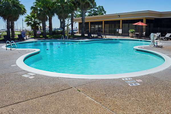 Pool - Quality Inn Beach Biloxi