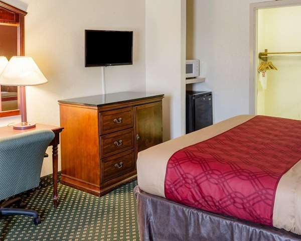  - Econo Lodge Inn & Suites Philadelphia