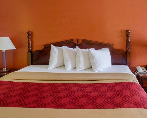  - Econo Lodge Inn & Suites Philadelphia