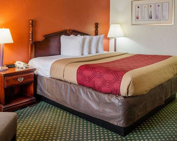  - Econo Lodge Inn & Suites Philadelphia