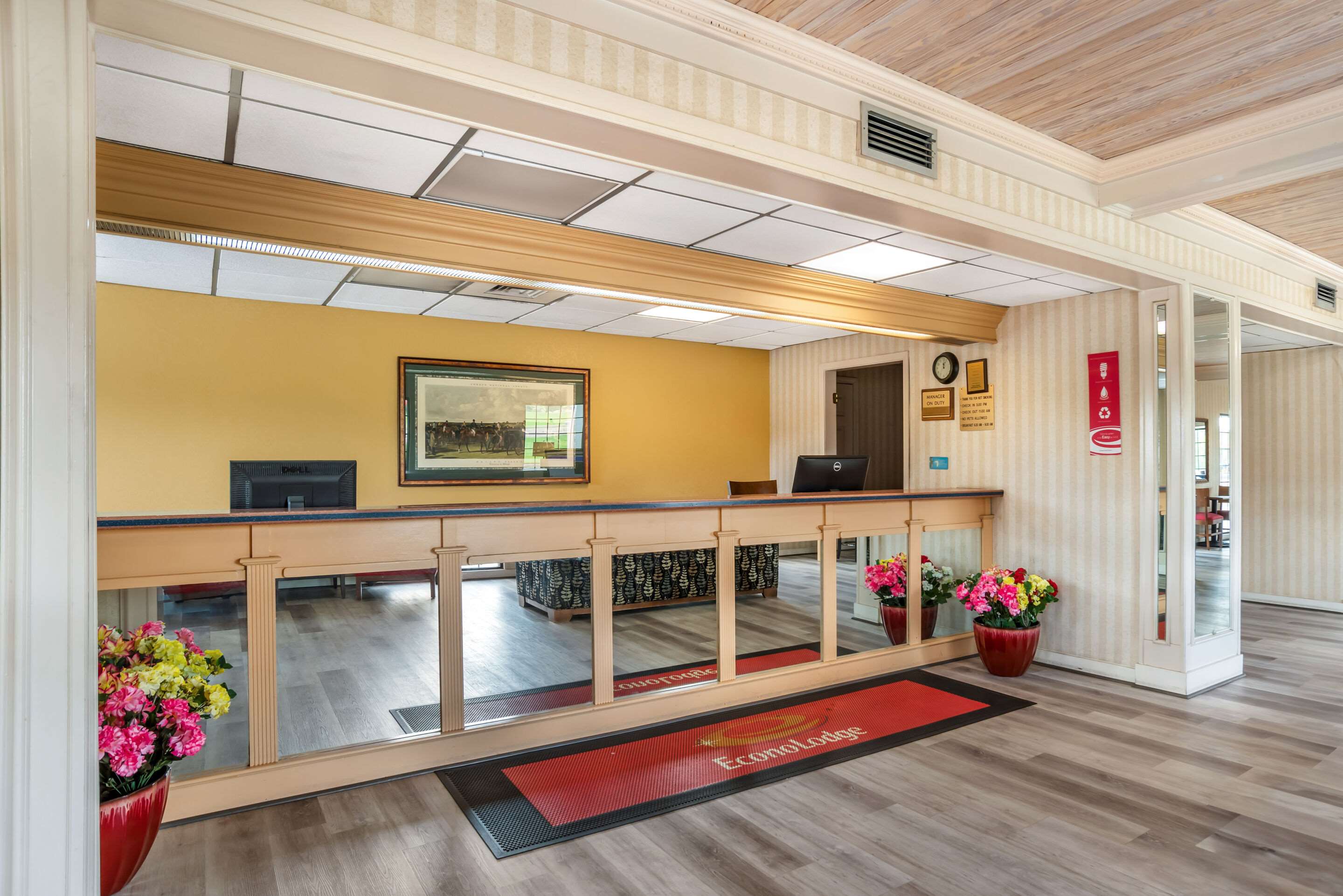 Front desk | Econo Lodge Inn & Suites