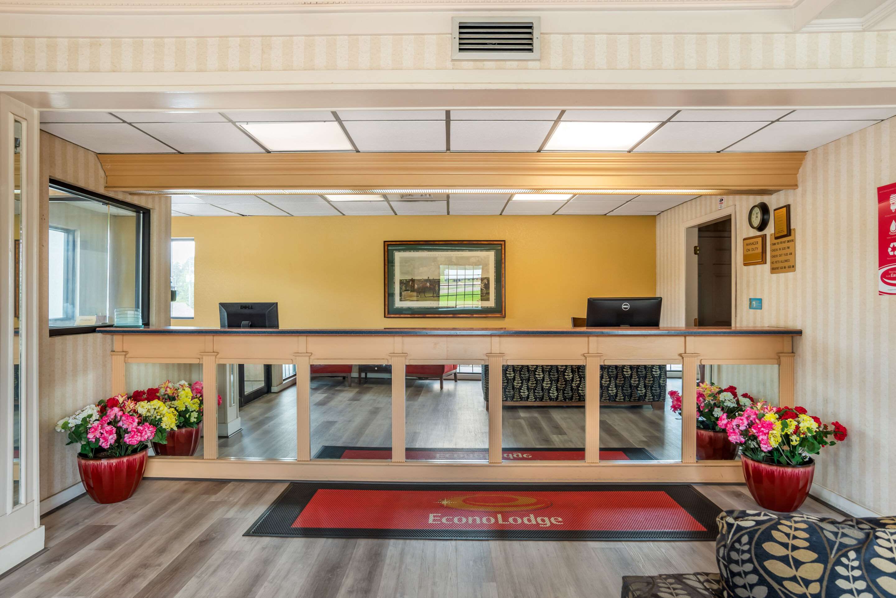 Front desk | Econo Lodge Inn & Suites