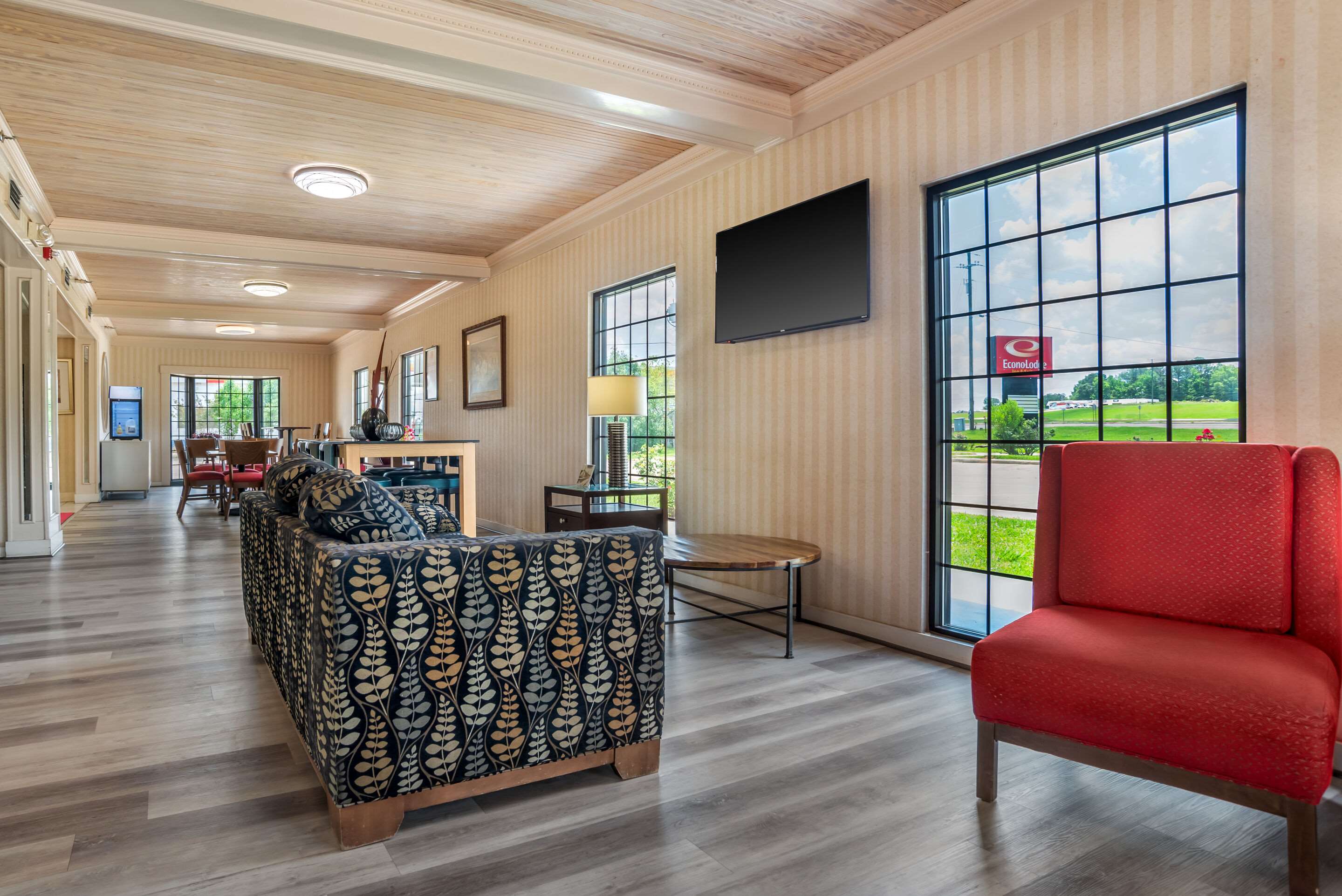 Hotel lobby | Econo Lodge Inn & Suites