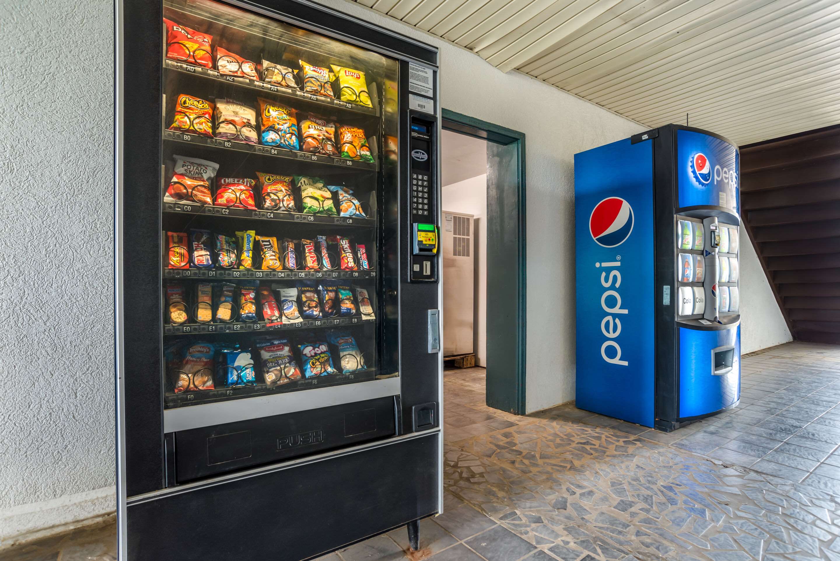 Hotel vending area | Econo Lodge Inn & Suites