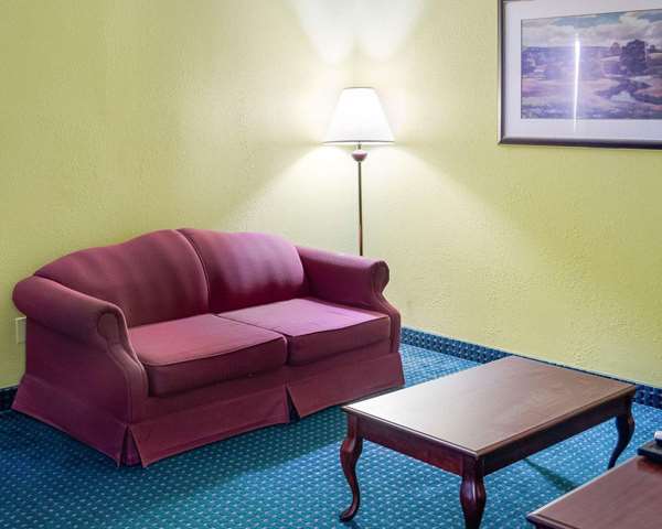  - Econo Lodge Canton
