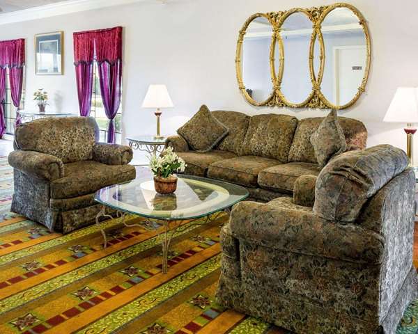  - Econo Lodge Canton