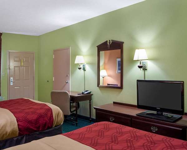  - Econo Lodge Canton