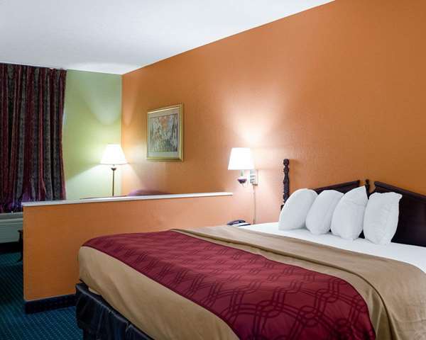  - Econo Lodge Canton