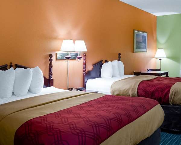  - Econo Lodge Canton