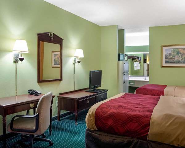  - Econo Lodge Canton