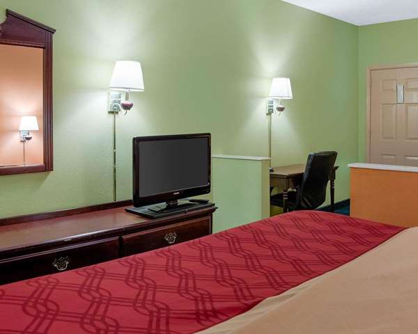 - Econo Lodge Canton