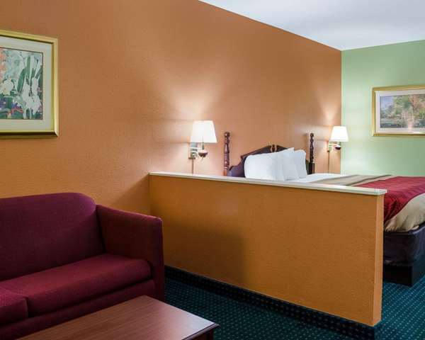  - Econo Lodge Canton