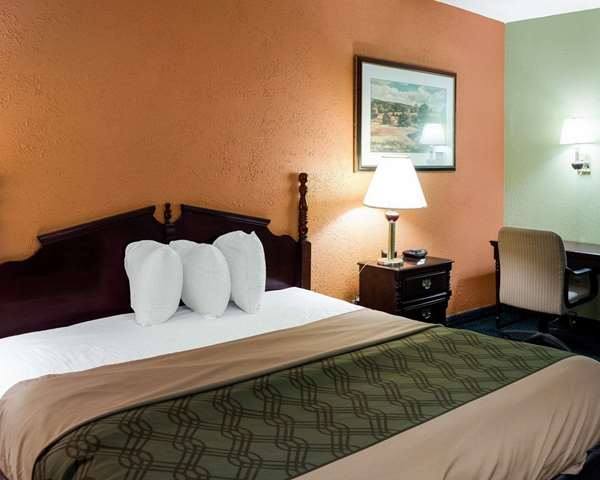 Suite - Econo Lodge Canton