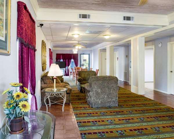  - Econo Lodge Canton