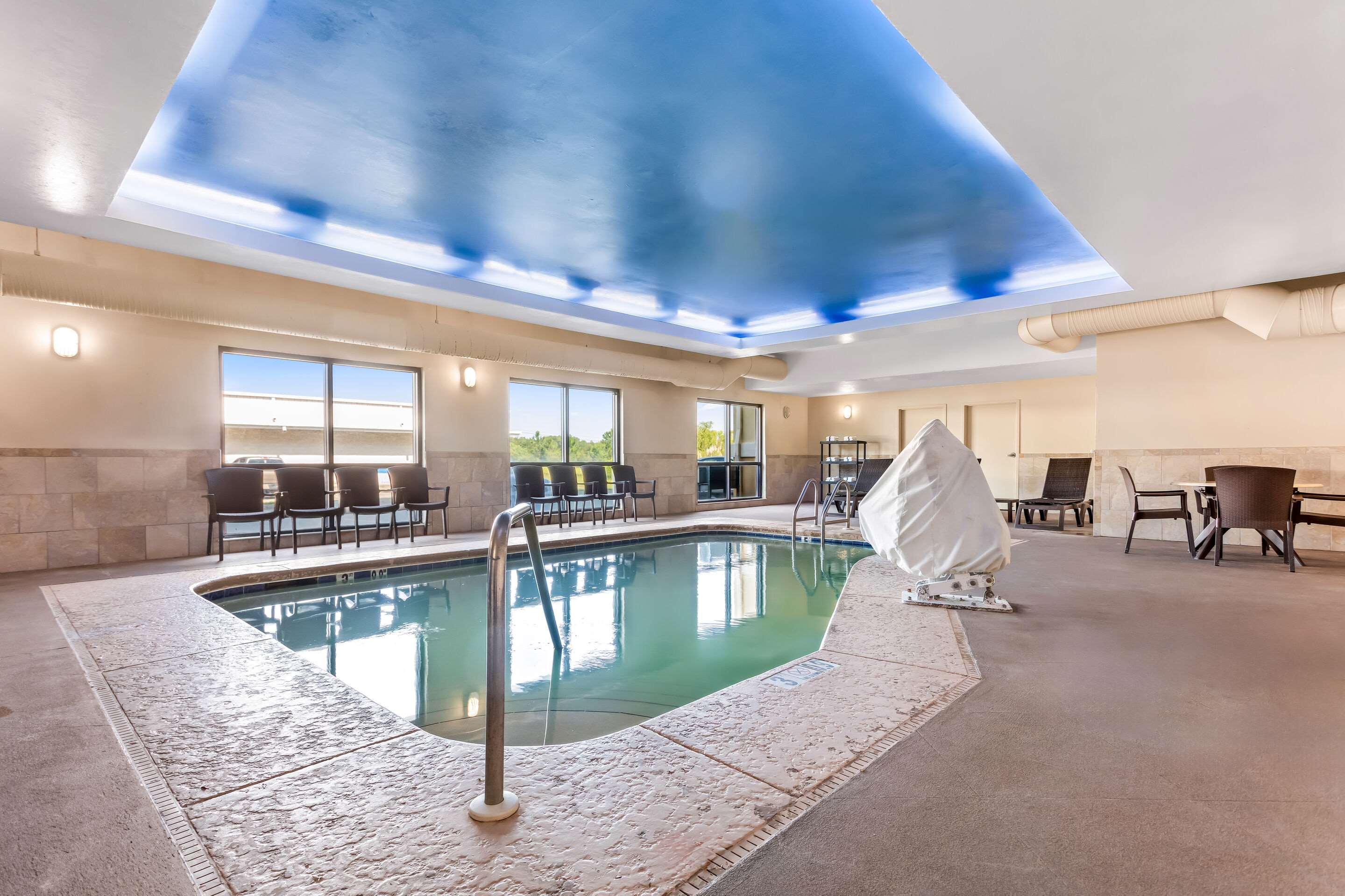 Indoor pool | Comfort Suites Gulfport