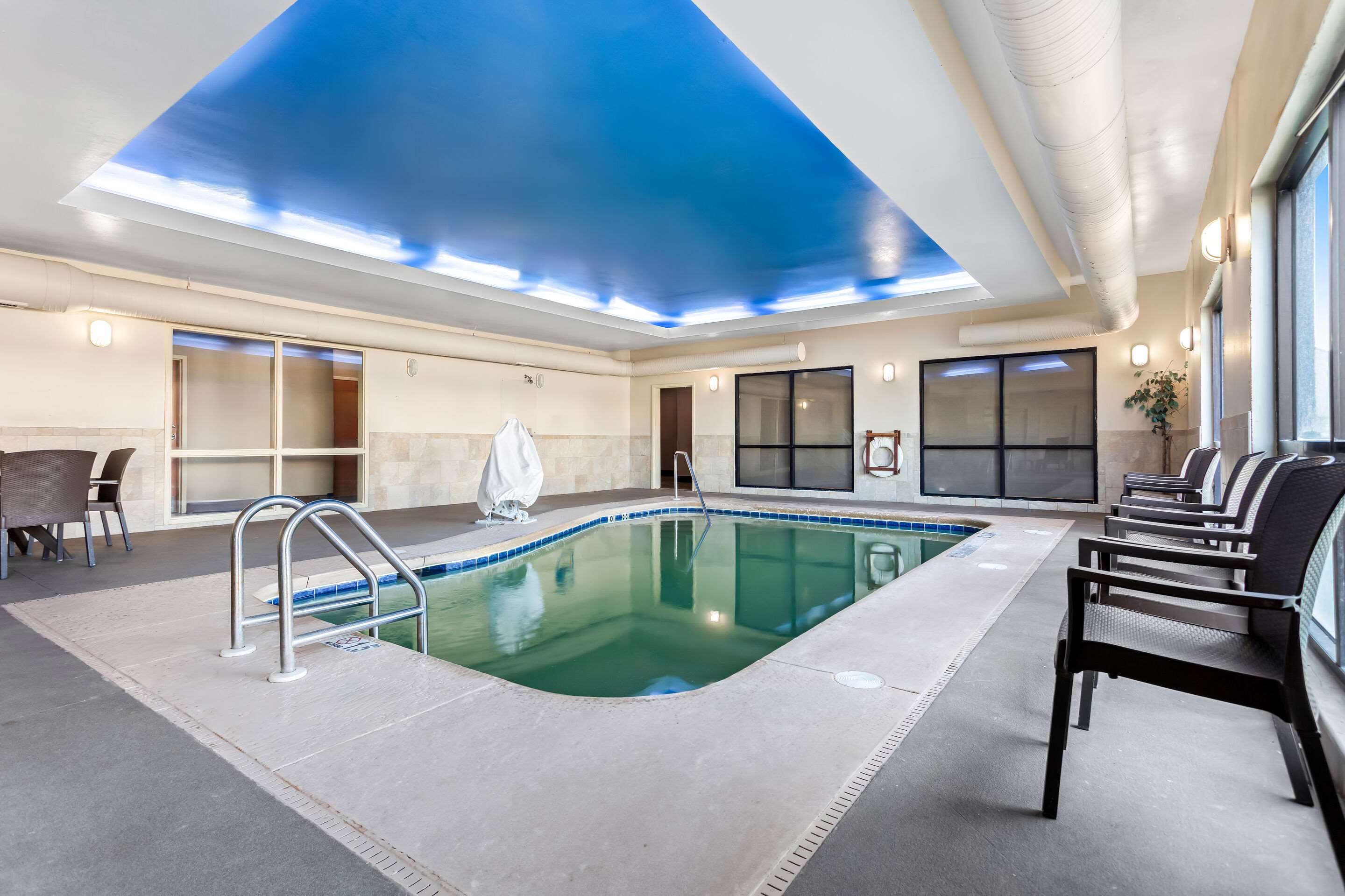 Indoor pool | Comfort Suites Gulfport