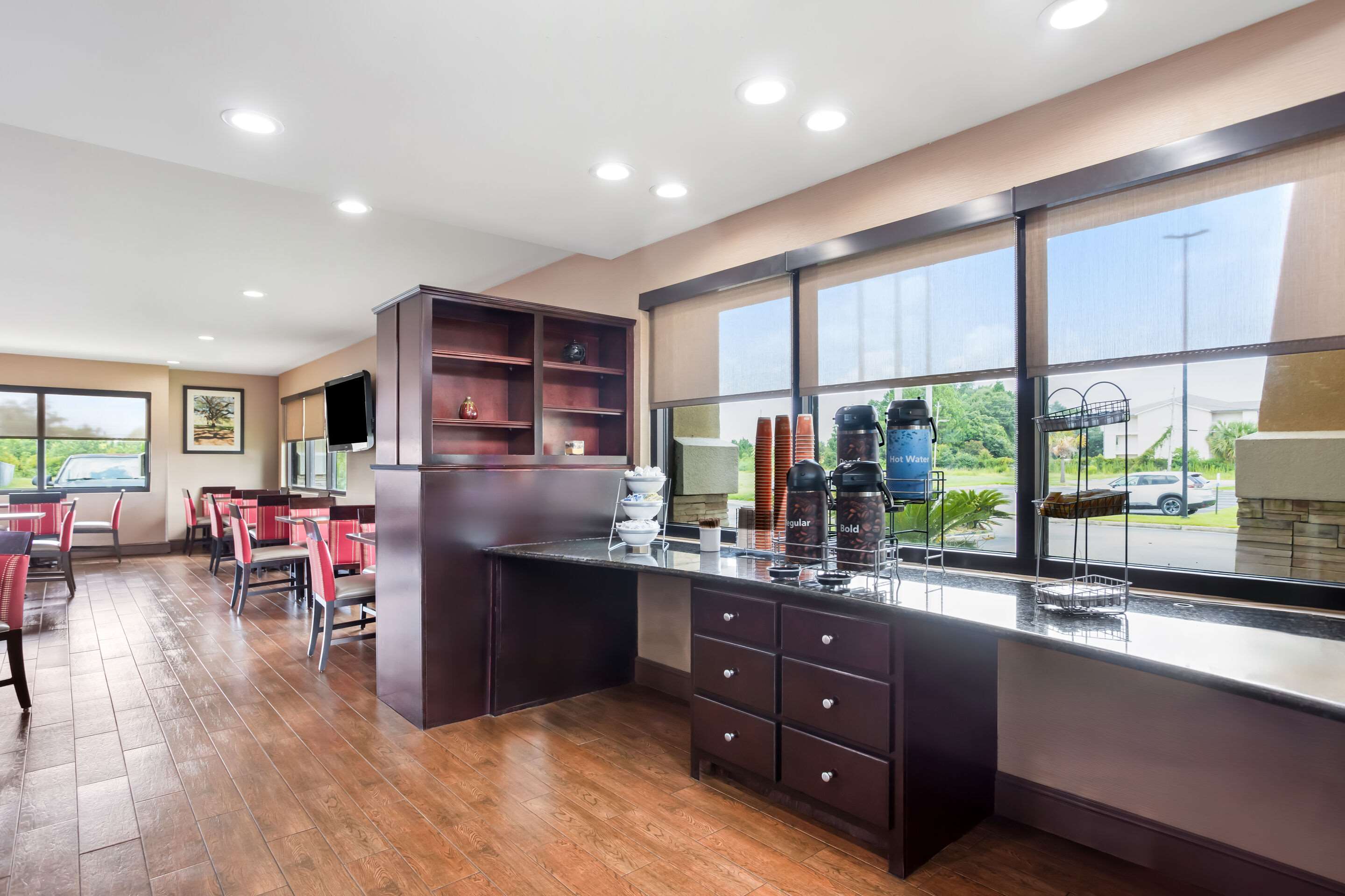 Breakfast area | Comfort Suites Gulfport