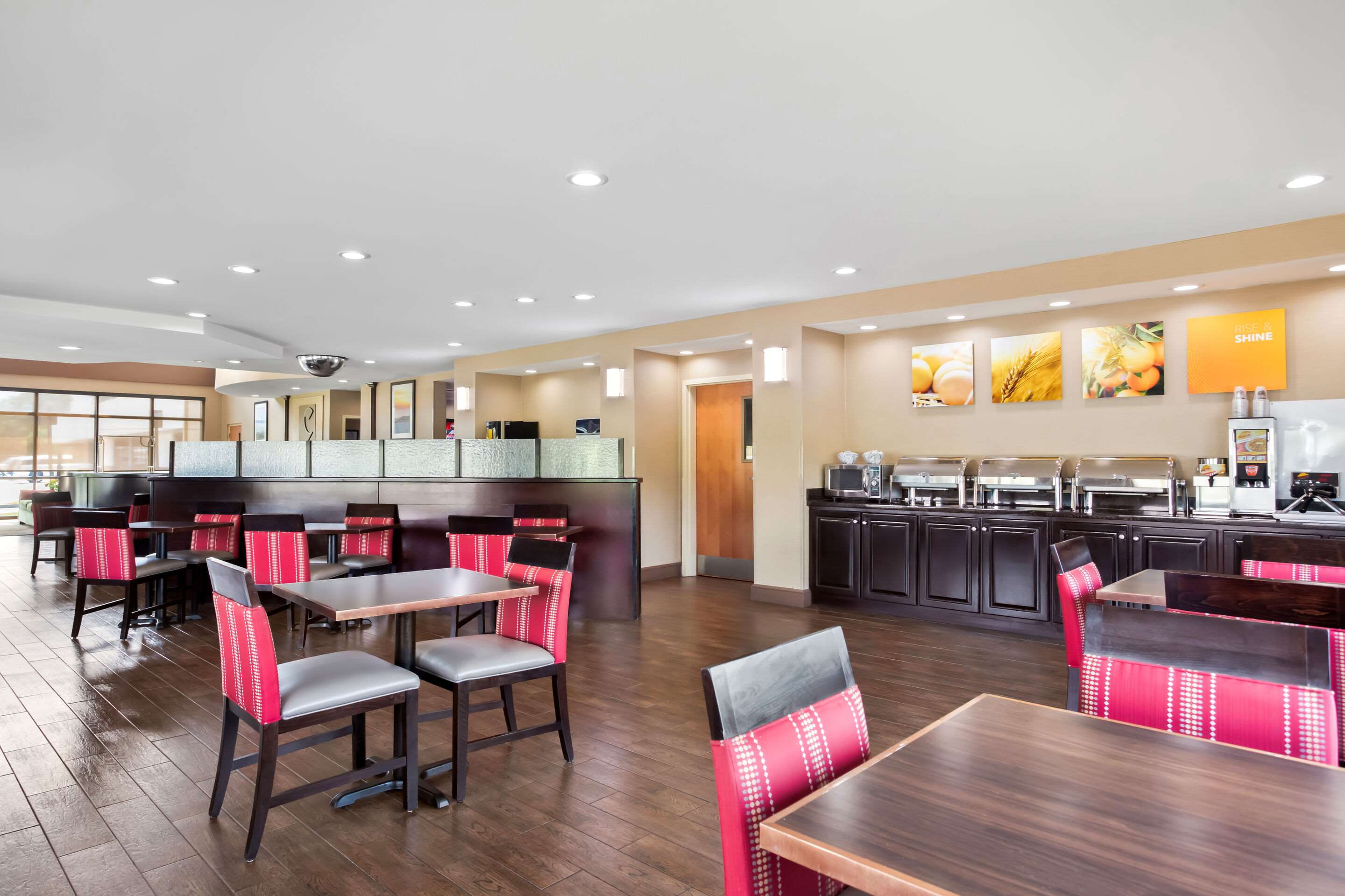 Breakfast area | Comfort Suites Gulfport