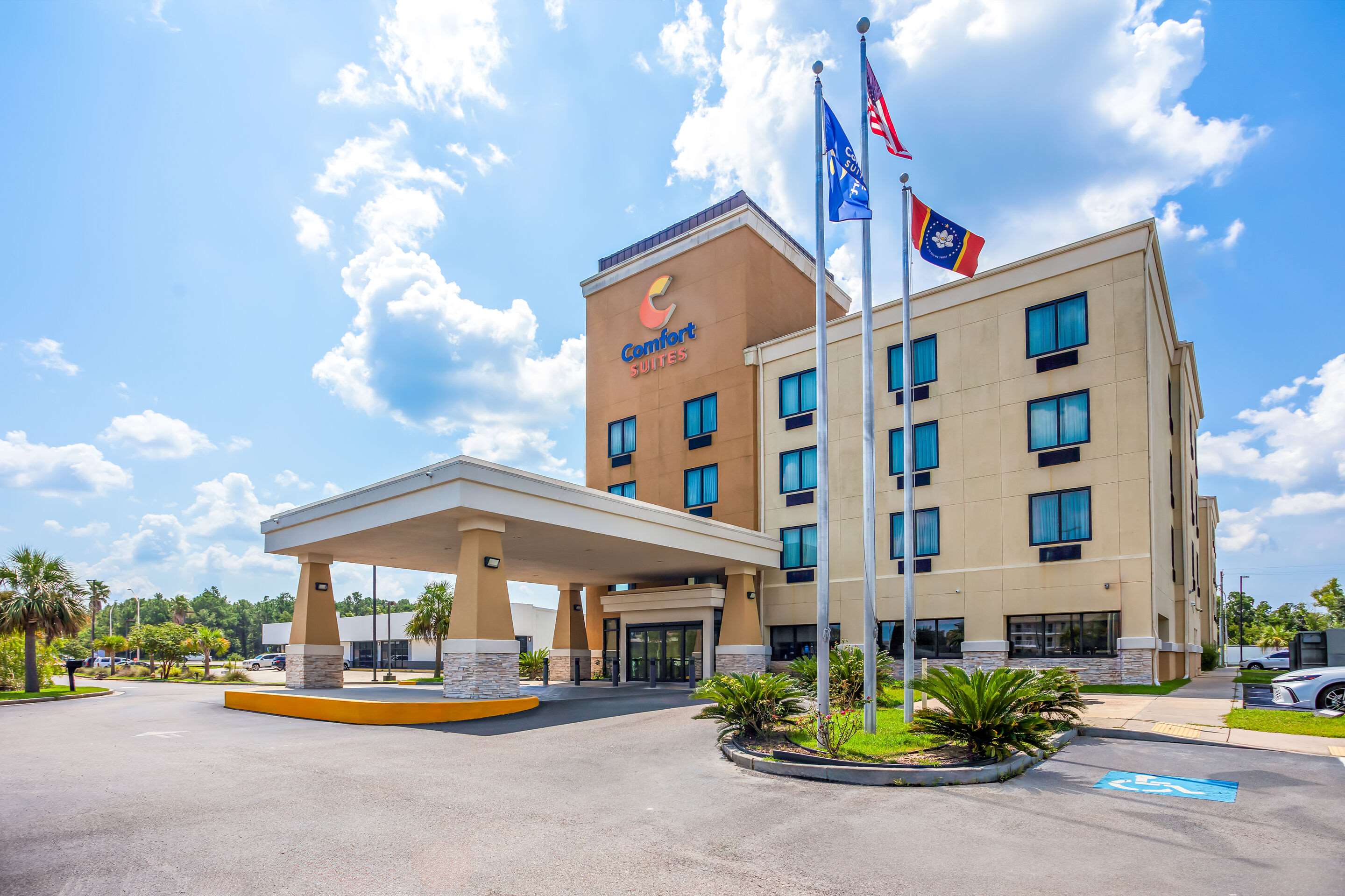 Hotel exterior | Comfort Suites Gulfport