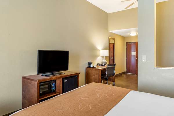 Suite - Comfort Suites Batesville - I-55, Exit 243