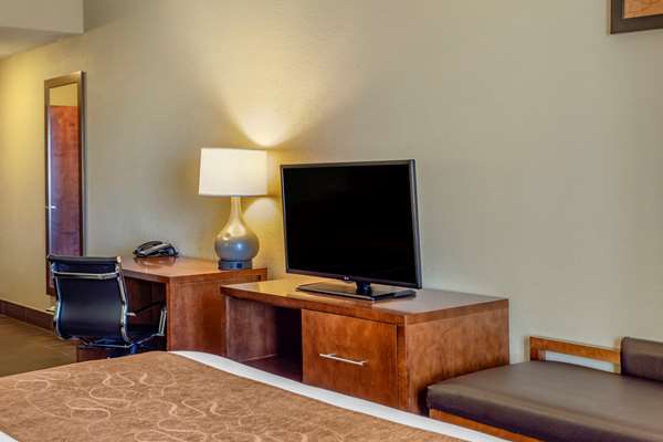 Suite - Comfort Suites Batesville - I-55, Exit 243