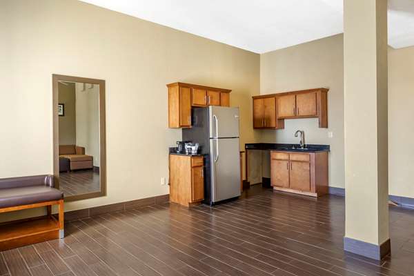 Suite - Comfort Suites Batesville - I-55, Exit 243