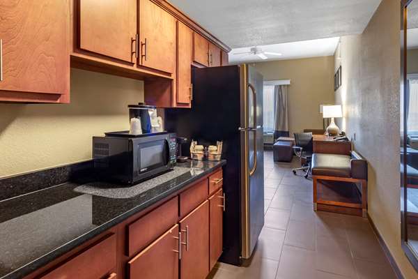 Suite - Comfort Suites Batesville - I-55, Exit 243