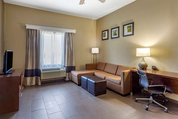 Suite - Comfort Suites Batesville - I-55, Exit 243
